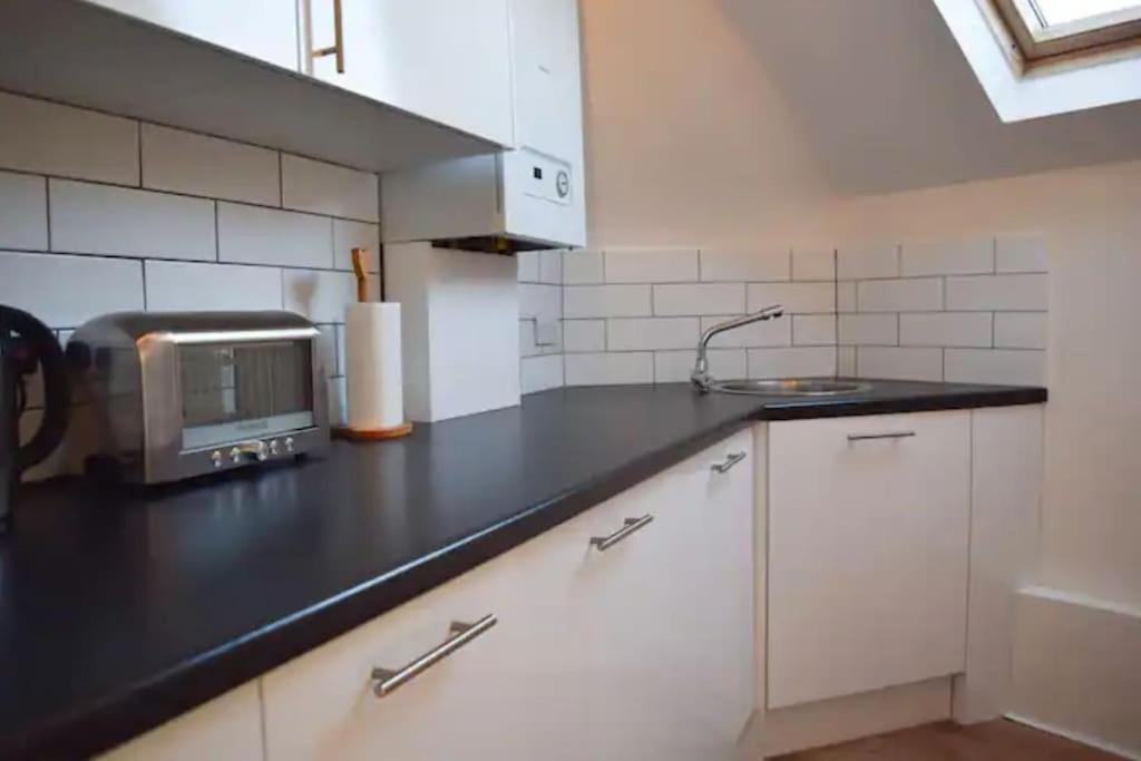 Spacious 1 Bedroom W/ Outdoor Terrace Apartament